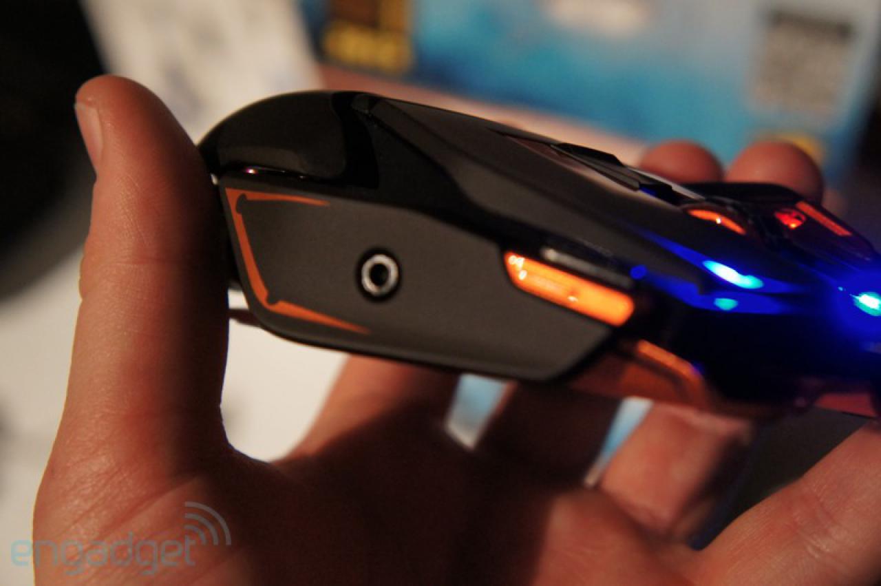[09/11/2011] Erste Bilder der Mad Catz Cyborg M.M.O.7 gesichtet (13)