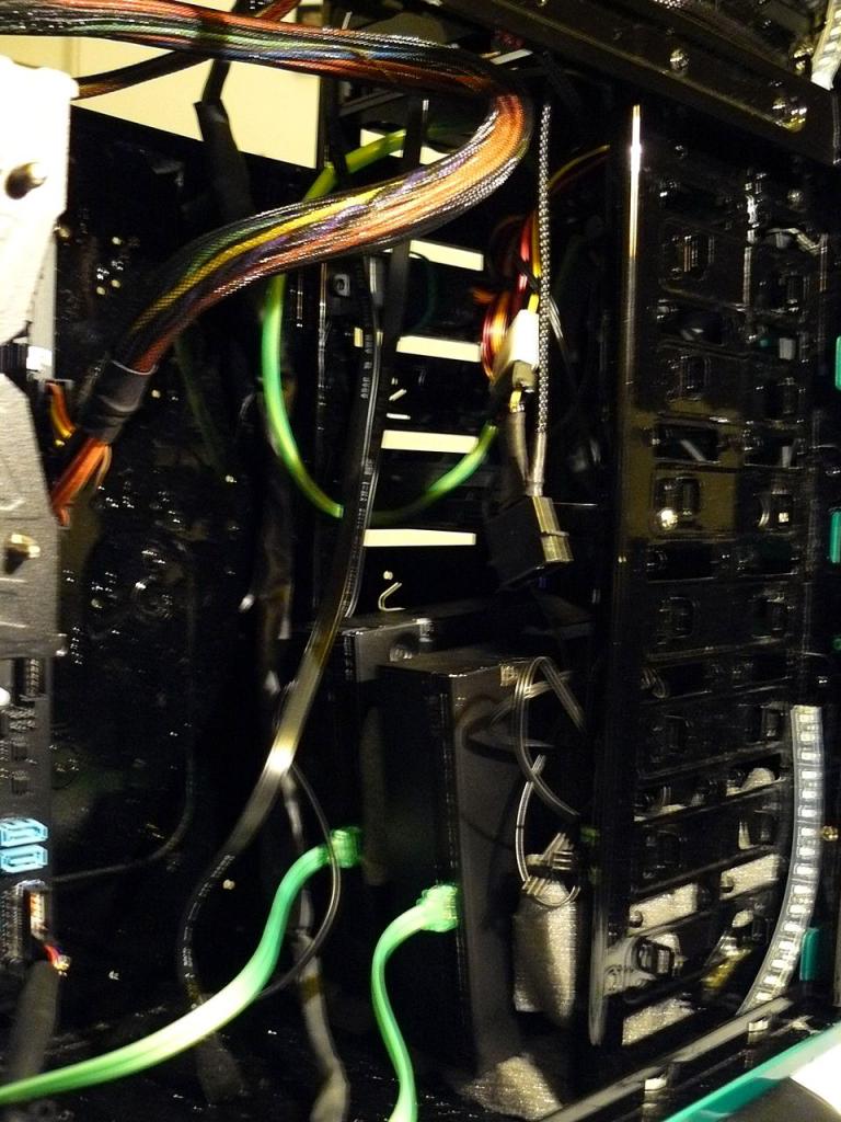 [04/11/2011] Casemod The black envy: Giftgrün trifft auf schwarzen Lack (3)