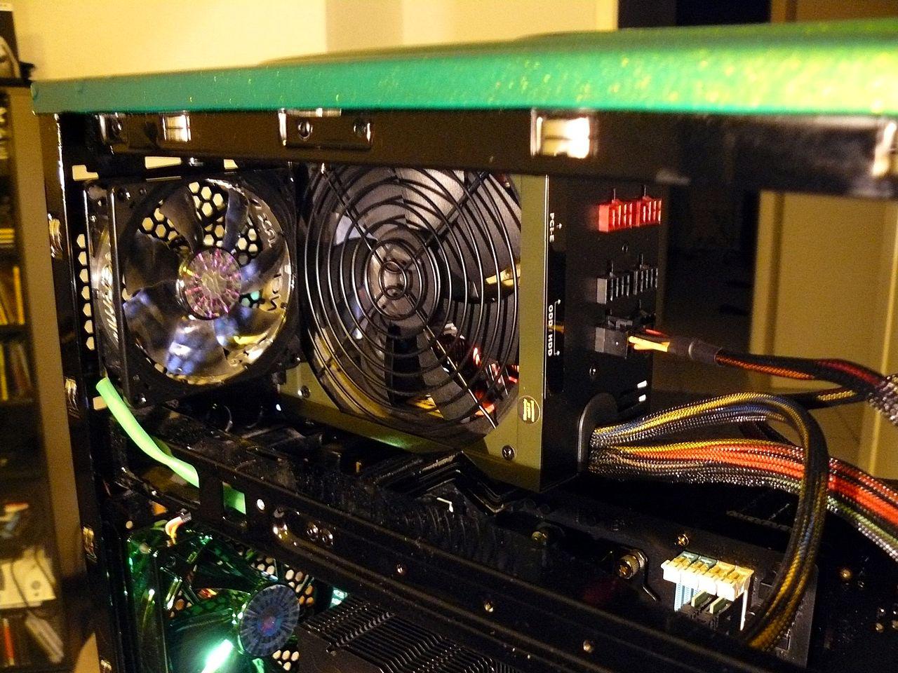 [04/11/2011] Casemod The black envy: Giftgrün trifft auf schwarzen Lack (4)