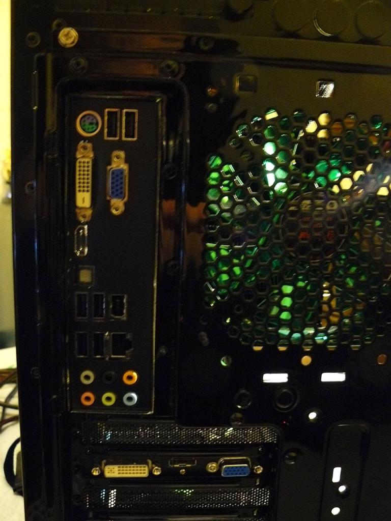 [04/11/2011] Casemod The black envy: Giftgrün trifft auf schwarzen Lack (5)