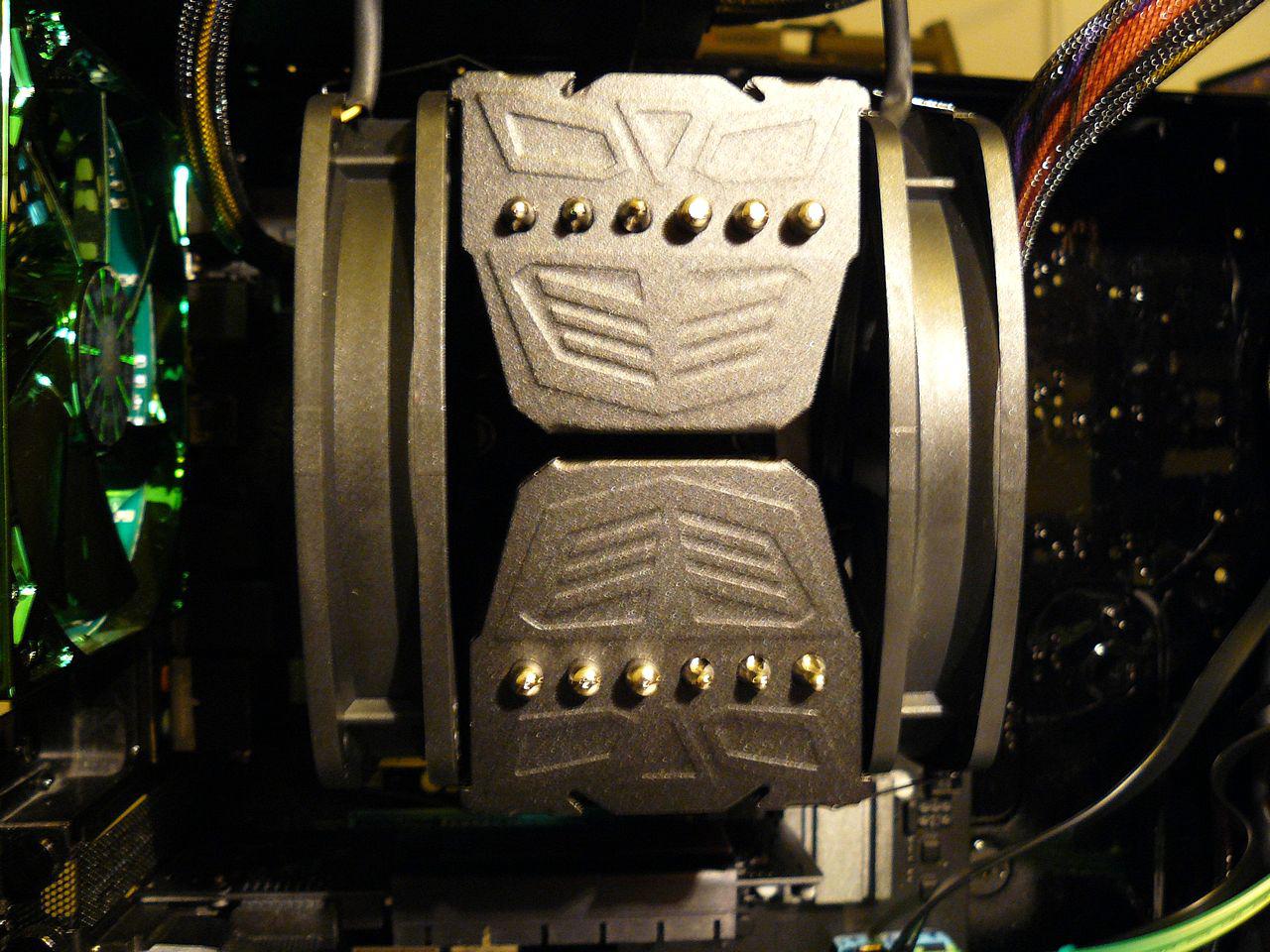 [04/11/2011] Casemod The black envy: Giftgrün trifft auf schwarzen Lack (10)