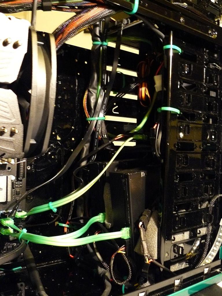 [04/11/2011] Casemod The black envy: Giftgrün trifft auf schwarzen Lack (12)