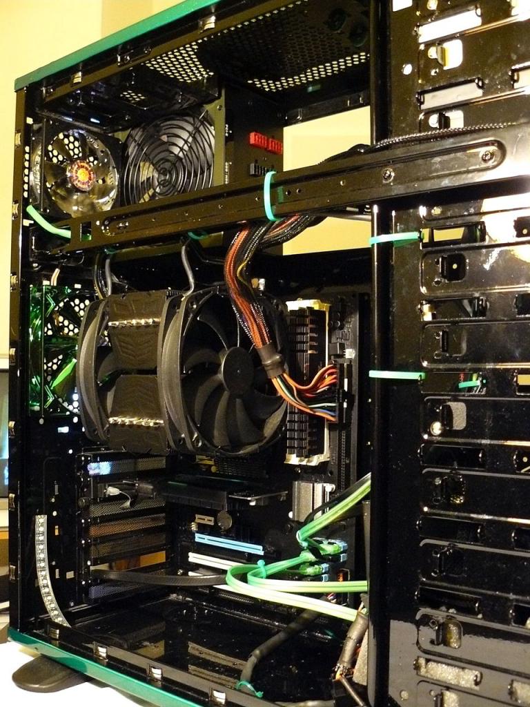 [04/11/2011] Casemod The black envy: Giftgrün trifft auf schwarzen Lack (13)