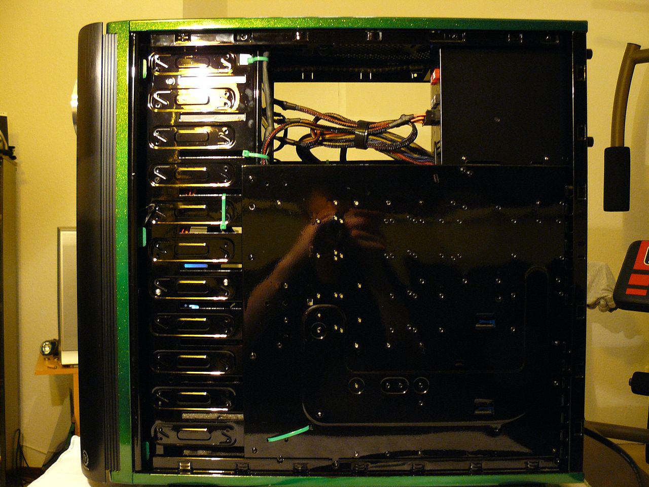 [04/11/2011] Casemod The black envy: Giftgrün trifft auf schwarzen Lack (16)
