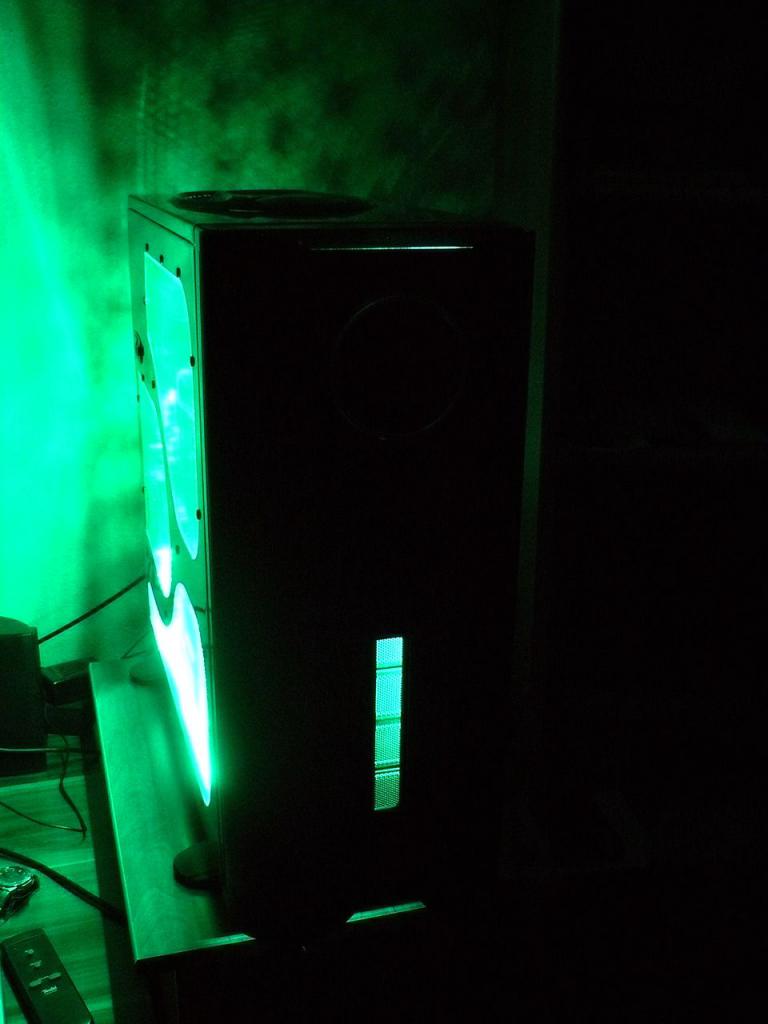 [04/11/2011] Casemod The black envy: Giftgrün trifft auf schwarzen Lack (18)