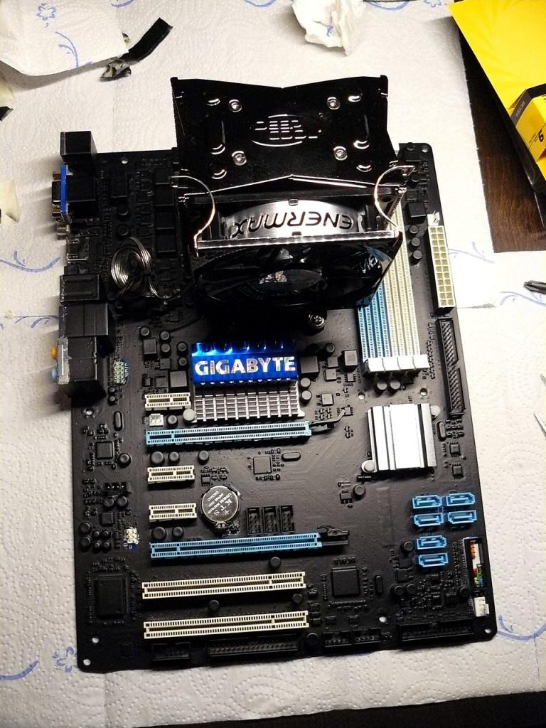 [04/11/2011] Casemod The black envy: Giftgrün trifft auf schwarzen Lack (23)