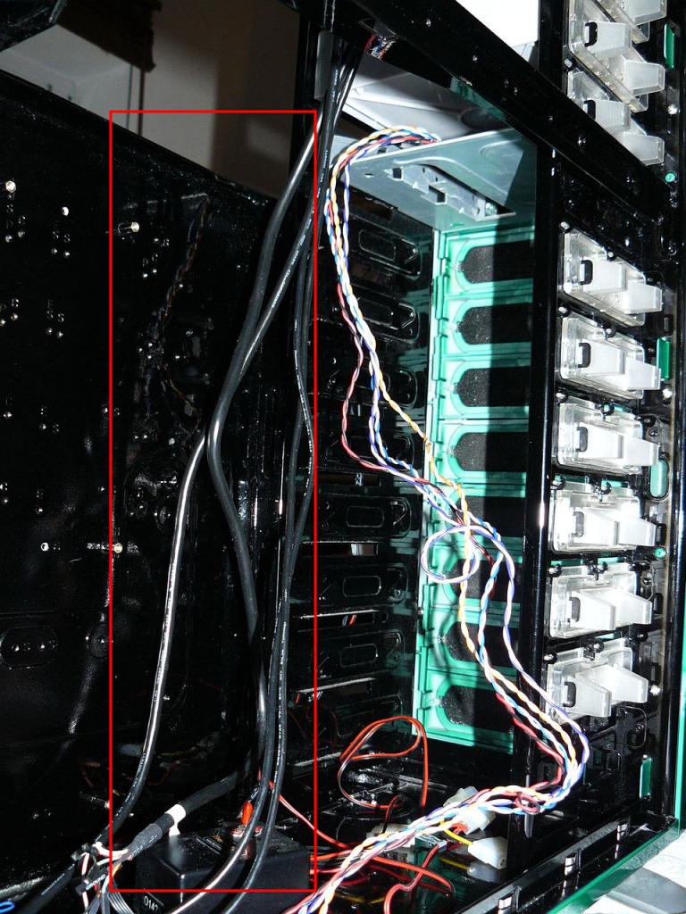 [04/11/2011] Casemod The black envy: Giftgrün trifft auf schwarzen Lack (25)