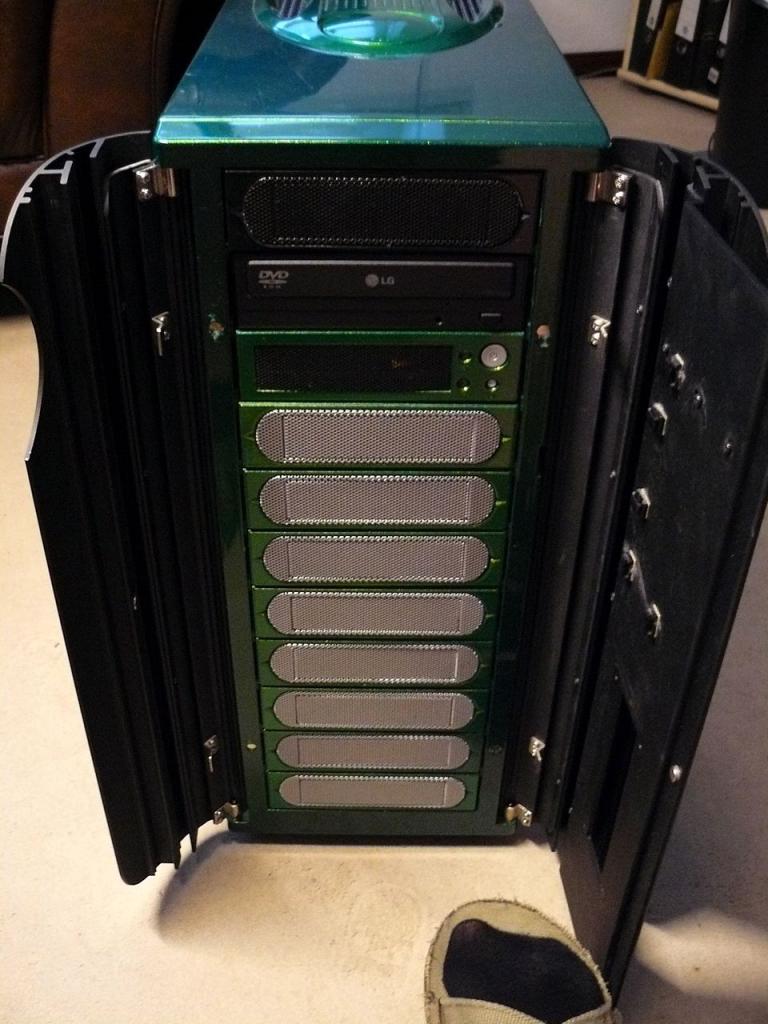 [04/11/2011] Casemod The black envy: Giftgrün trifft auf schwarzen Lack (46)