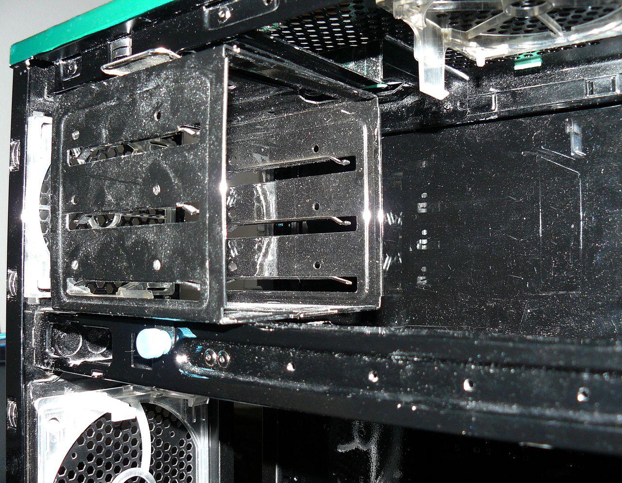 [04/11/2011] Casemod The black envy: Giftgrün trifft auf schwarzen Lack (90)