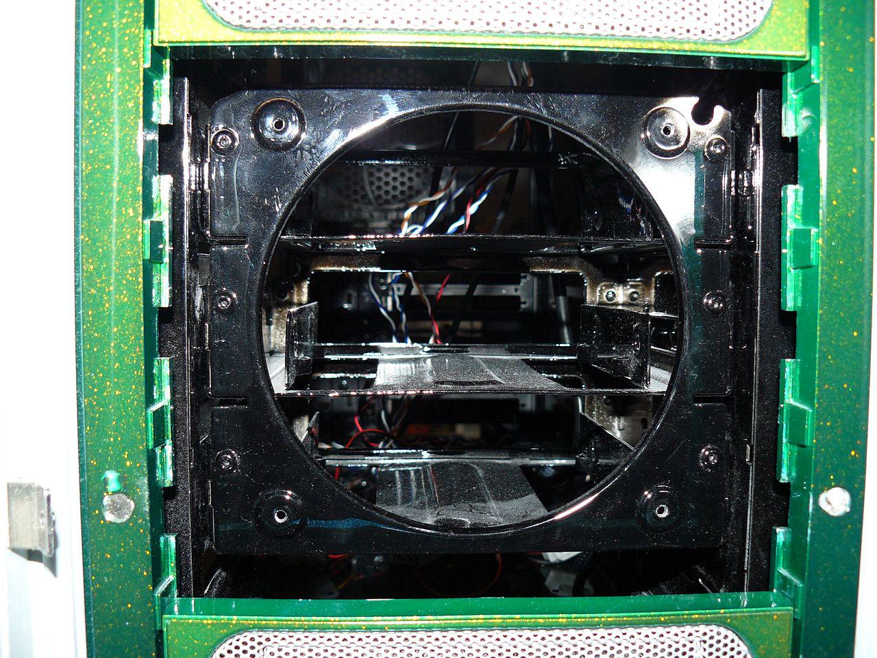 [04/11/2011] Casemod The black envy: Giftgrün trifft auf schwarzen Lack (91)