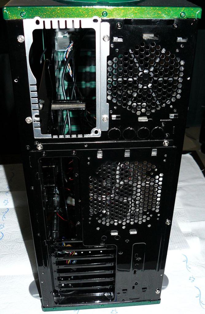 [04/11/2011] Casemod The black envy: Giftgrün trifft auf schwarzen Lack (95)
