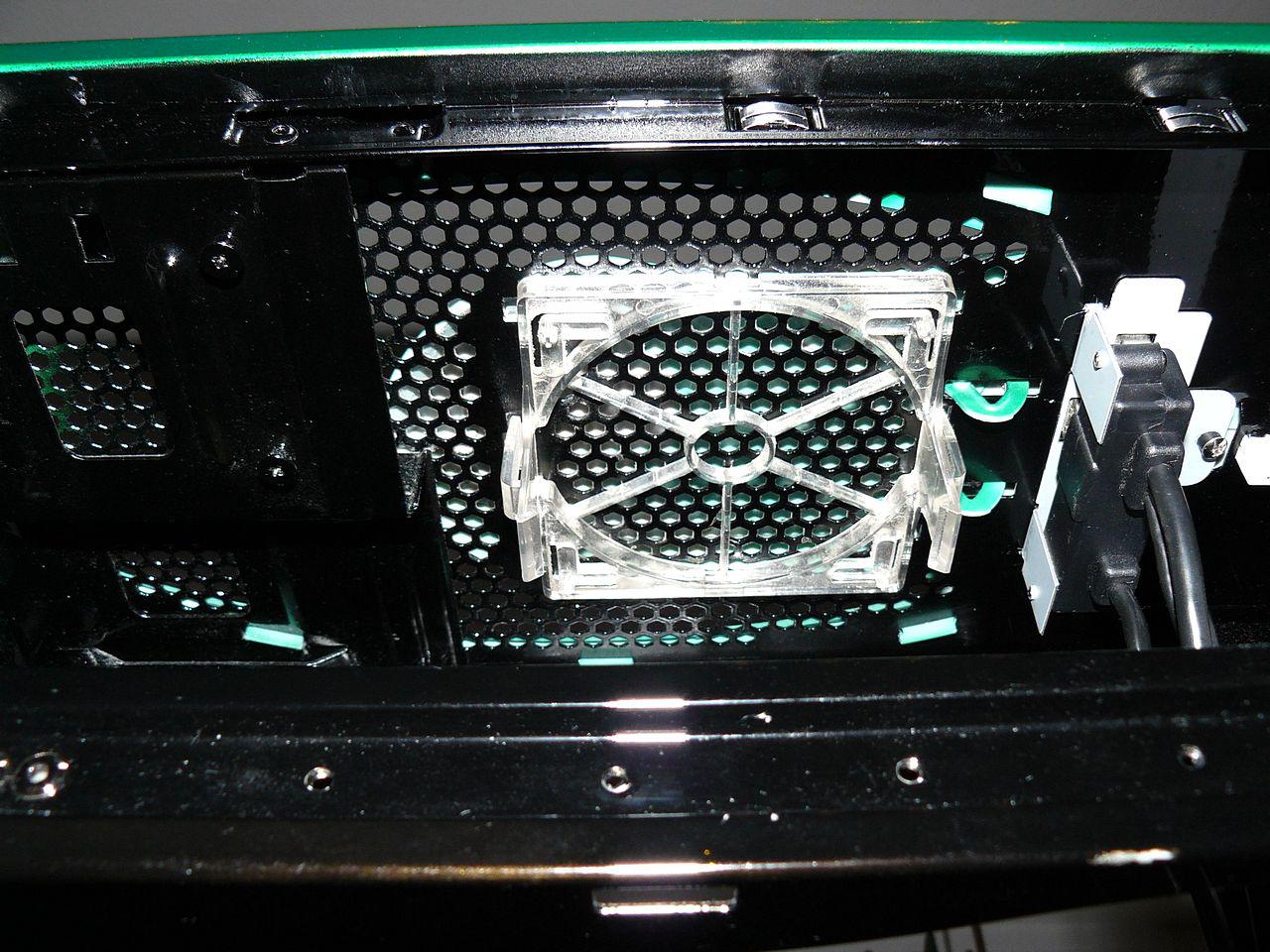 [04/11/2011] Casemod The black envy: Giftgrün trifft auf schwarzen Lack (98)