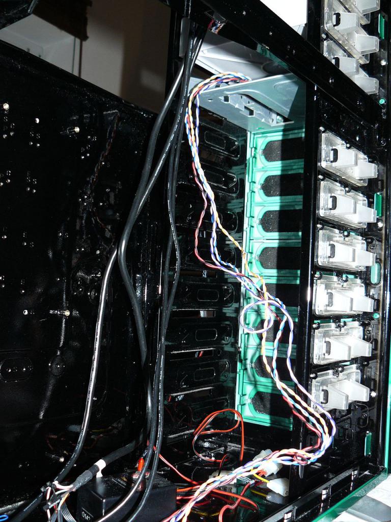 [04/11/2011] Casemod The black envy: Giftgrün trifft auf schwarzen Lack (100)