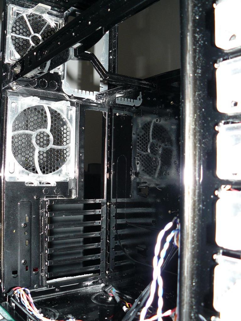 [04/11/2011] Casemod The black envy: Giftgrün trifft auf schwarzen Lack (101)
