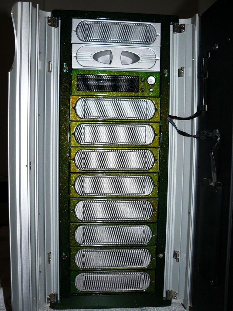 [04/11/2011] Casemod The black envy: Giftgrün trifft auf schwarzen Lack (103)