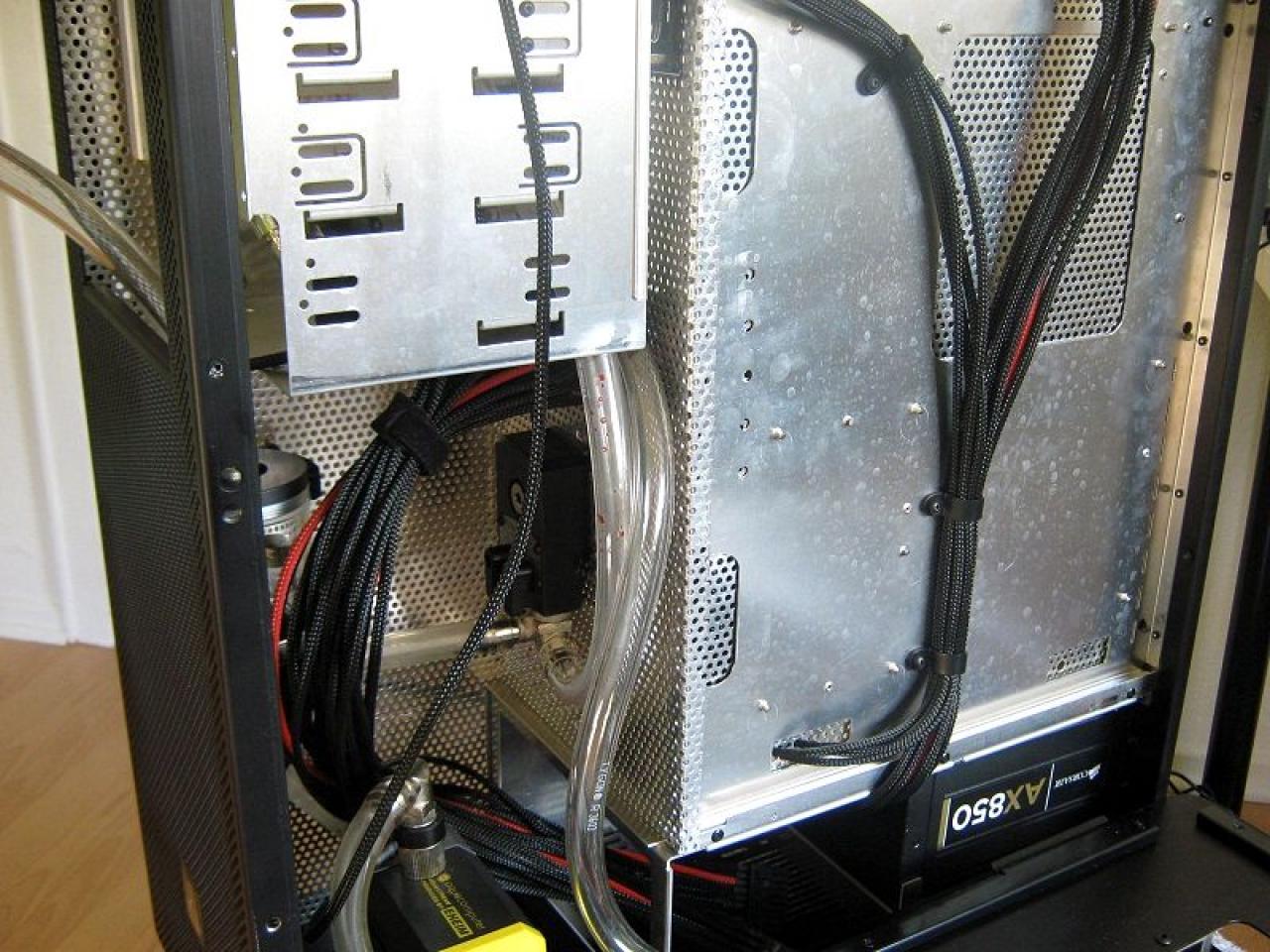 [18/11/2011] Lian-Li-Casemod: Lochblech, schicke Wakü und nun Sandy Bridge Extreme - klappt der Wechsel? (41)