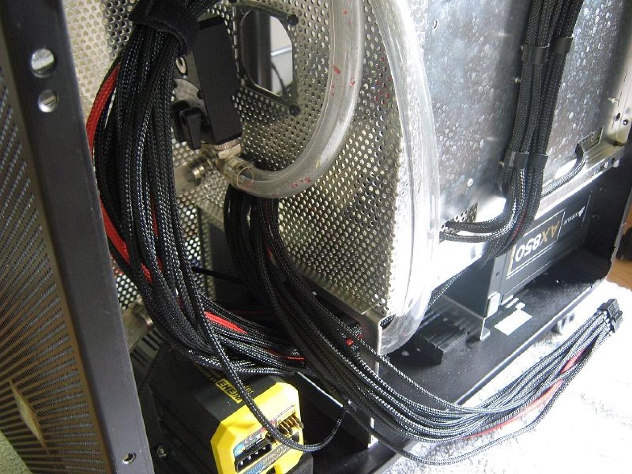 [18/11/2011] Lian-Li-Casemod: Lochblech, schicke Wakü und nun Sandy Bridge Extreme - klappt der Wechsel? (39)