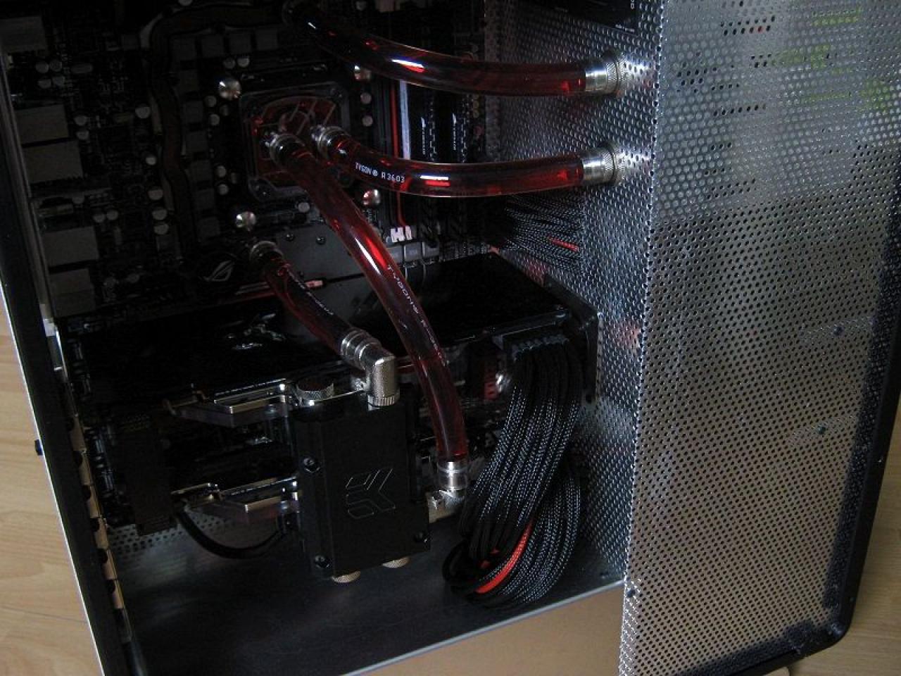 [18/11/2011] Lian-Li-Casemod: Lochblech, schicke Wakü und nun Sandy Bridge Extreme - klappt der Wechsel? (47)