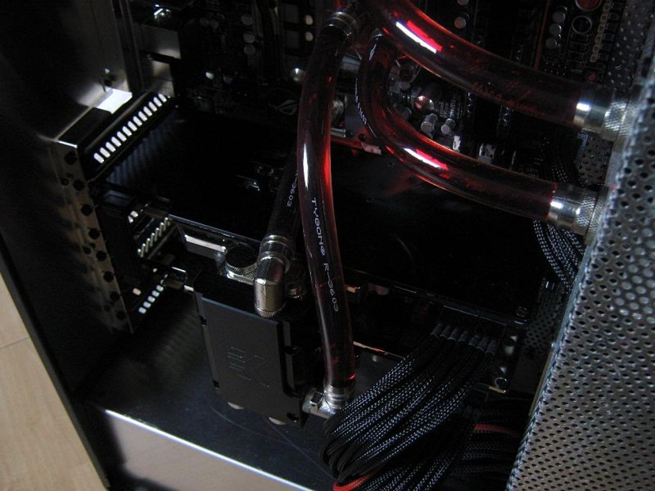 [18/11/2011] Lian-Li-Casemod: Lochblech, schicke Wakü und nun Sandy Bridge Extreme - klappt der Wechsel? (48)