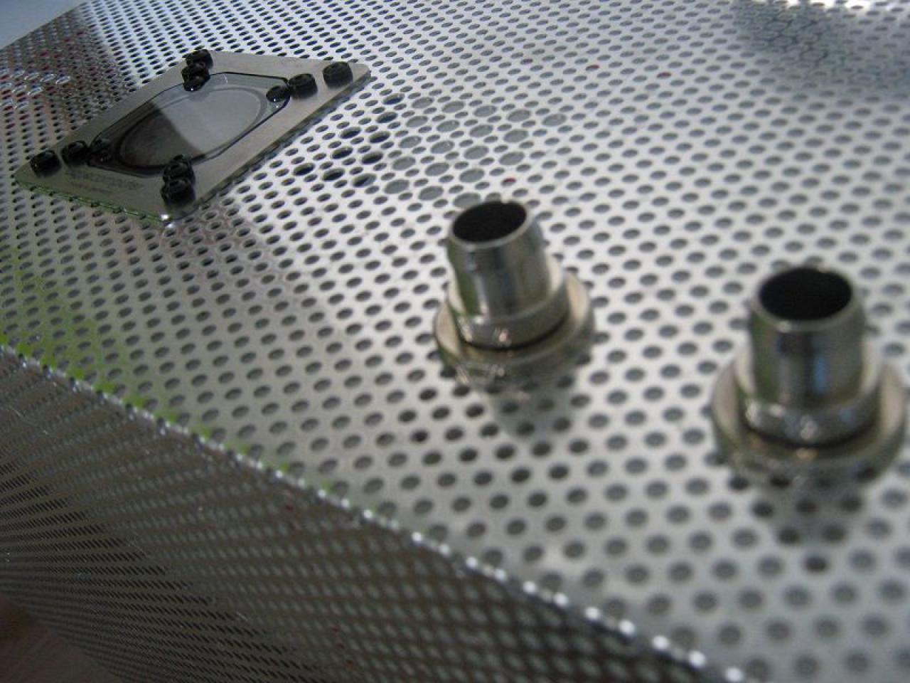 [18/11/2011] Lian-Li-Casemod: Lochblech, schicke Wakü und nun Sandy Bridge Extreme - klappt der Wechsel? (21)