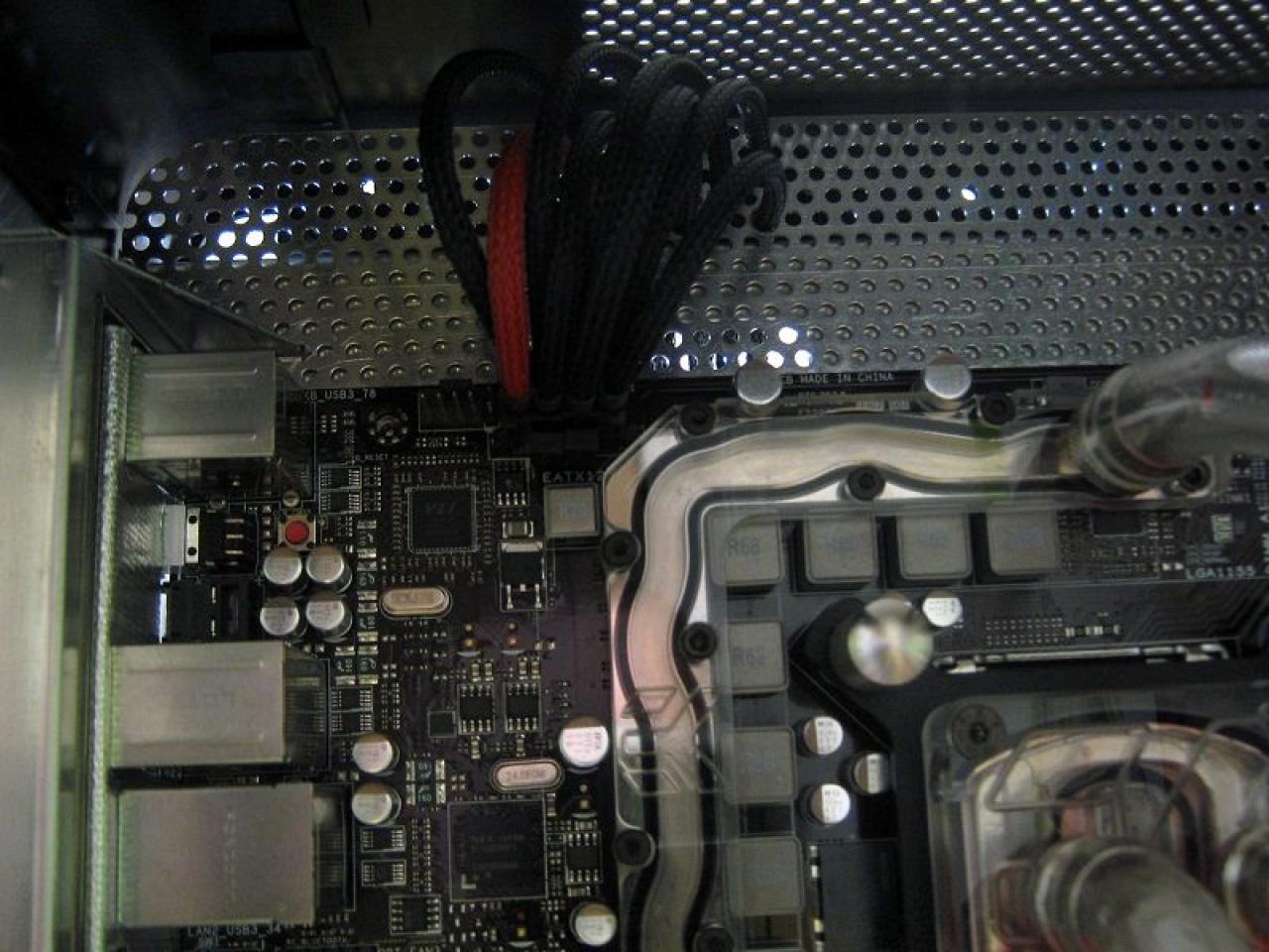[18/11/2011] Lian-Li-Casemod: Lochblech, schicke Wakü und nun Sandy Bridge Extreme - klappt der Wechsel? (35)