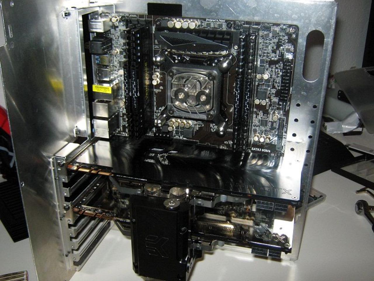 [18/11/2011] Lian-Li-Casemod: Lochblech, schicke Wakü und nun Sandy Bridge Extreme - klappt der Wechsel? (50)