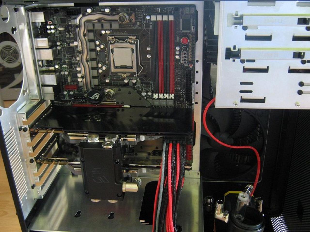 [18/11/2011] Lian-Li-Casemod: Lochblech, schicke Wakü und nun Sandy Bridge Extreme - klappt der Wechsel? (38)