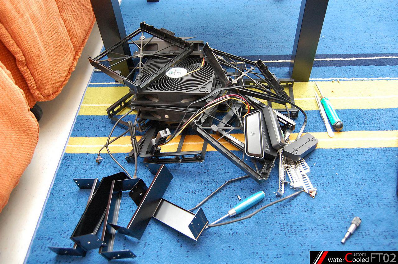 [04/11/2011] Spannendes Casemod-Projekt: Quad-Radiator im FT02, temperaturabhängige Beleuchtung und mehr (10)