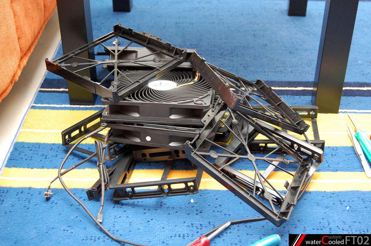 [04/11/2011] Spannendes Casemod-Projekt: Quad-Radiator im FT02, temperaturabhängige Beleuchtung und mehr (11)