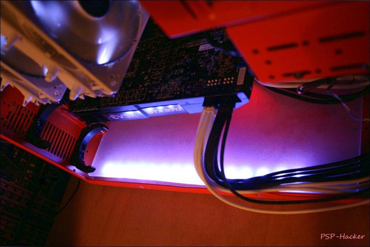 [11/11/2011] Hacker's Home: Schwarz-orange Casemod bekommt Wakü mit stationären Radiator (6)