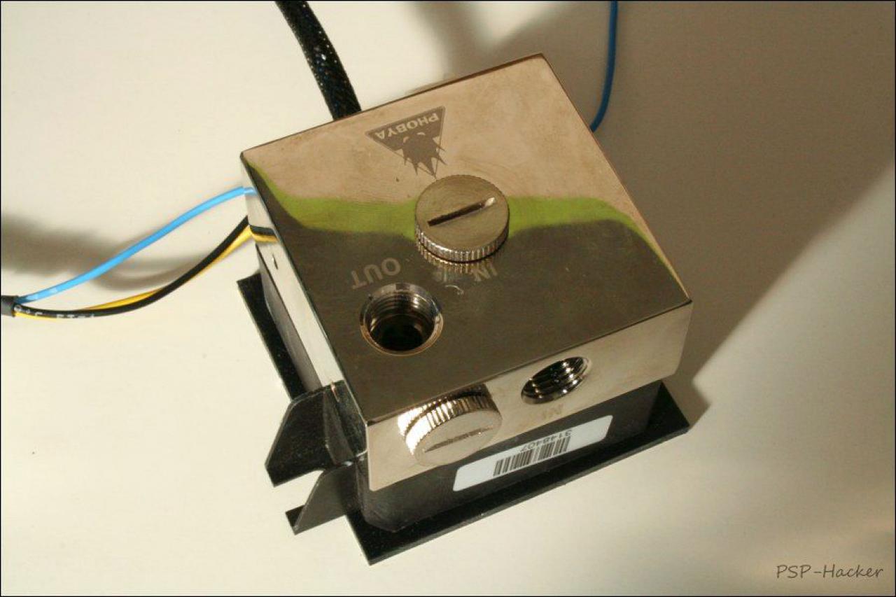 [11/11/2011] Hacker's Home: Schwarz-orange Casemod bekommt Wakü mit stationären Radiator (14)