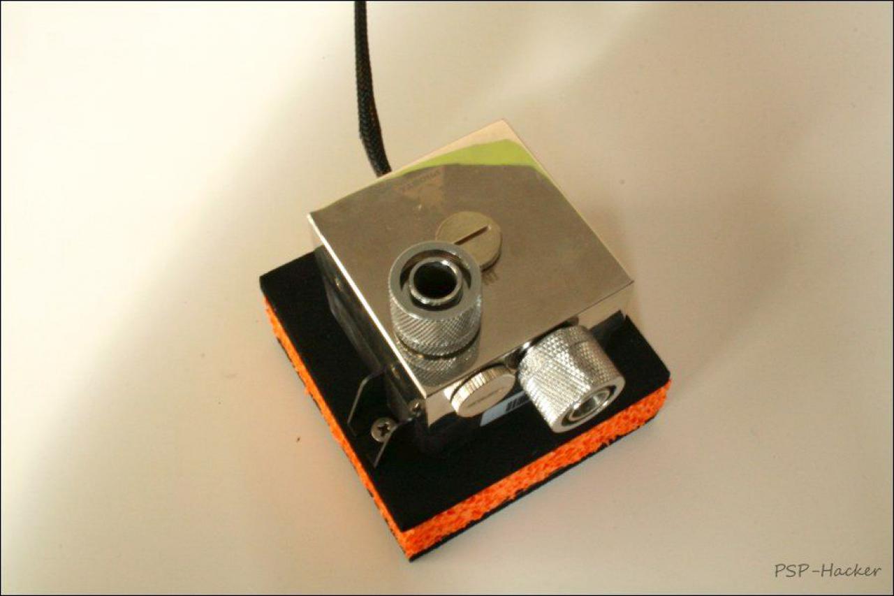 [11/11/2011] Hacker's Home: Schwarz-orange Casemod bekommt Wakü mit stationären Radiator (15)