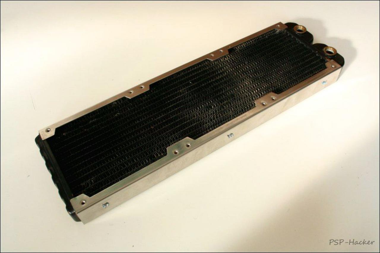 [11/11/2011] Hacker's Home: Schwarz-orange Casemod bekommt Wakü mit stationären Radiator (27)