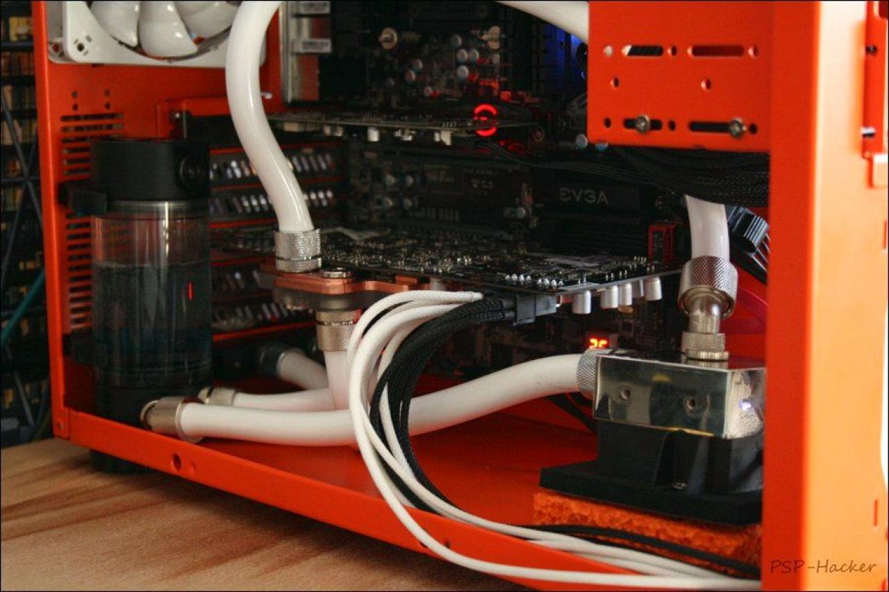 [11/11/2011] Hacker's Home: Schwarz-orange Casemod bekommt Wakü mit stationären Radiator (37)