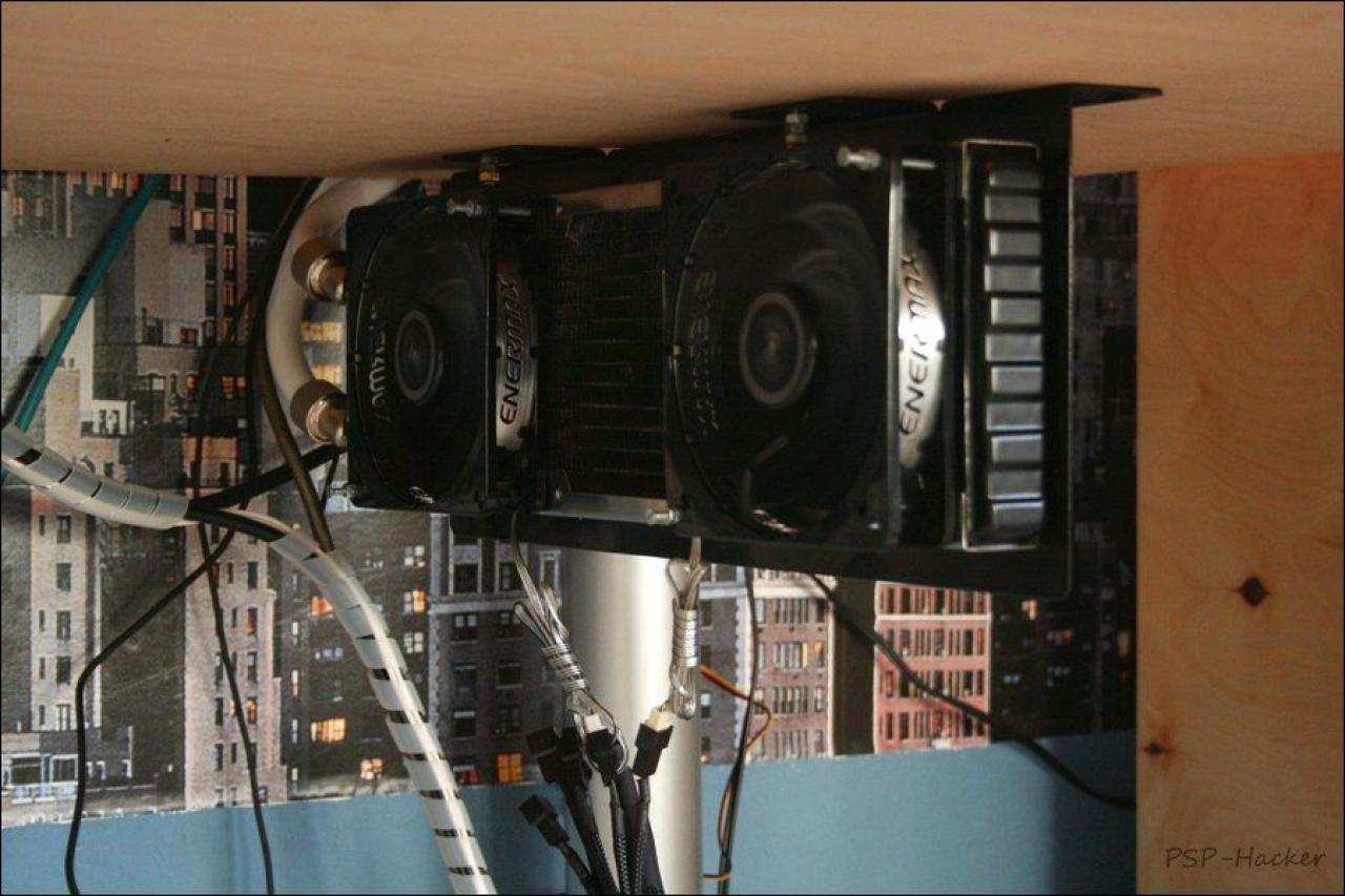 [11/11/2011] Hacker's Home: Schwarz-orange Casemod bekommt Wakü mit stationären Radiator (38)