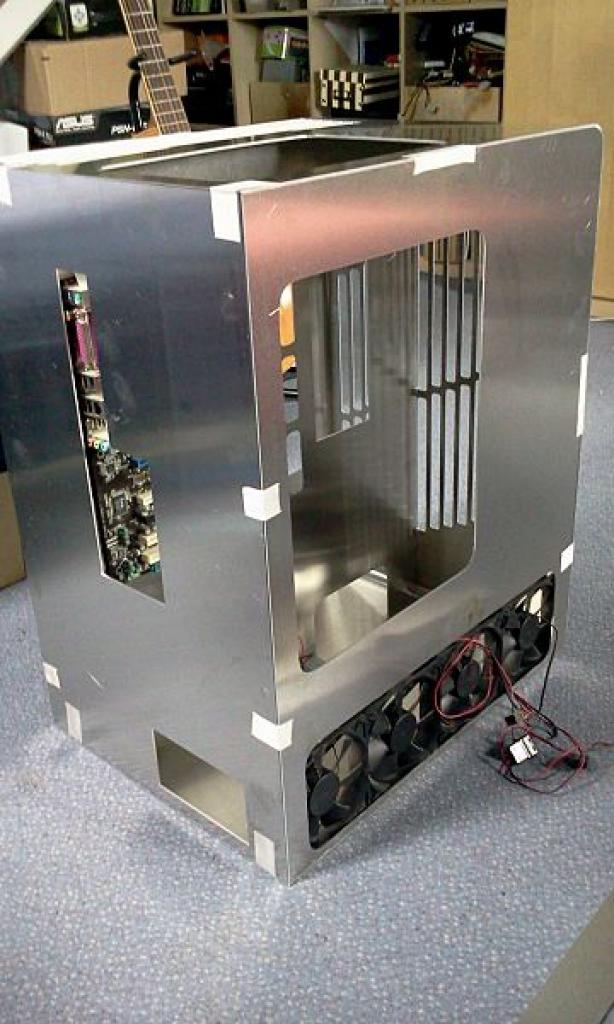 [25/11/2011] Casecon White Giant: Alu-Gehäuse nach Maß für einen Riesen-Radiator (19)