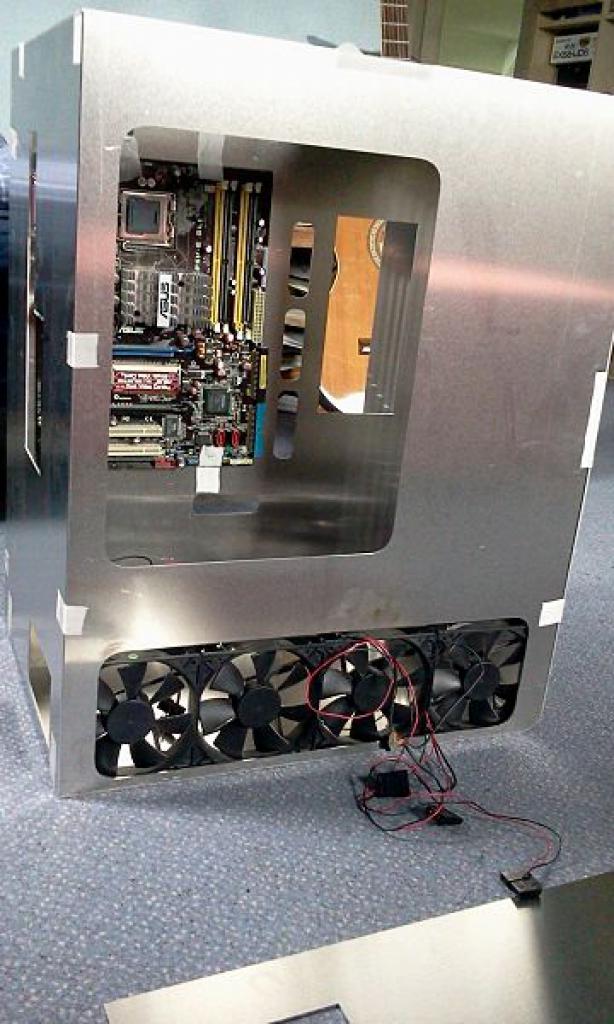 [25/11/2011] Casecon White Giant: Alu-Gehäuse nach Maß für einen Riesen-Radiator (20)