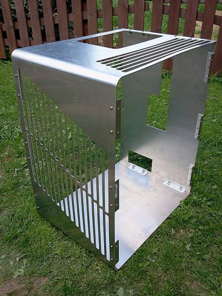 [25/11/2011] Casecon White Giant: Alu-Gehäuse nach Maß für einen Riesen-Radiator (26)