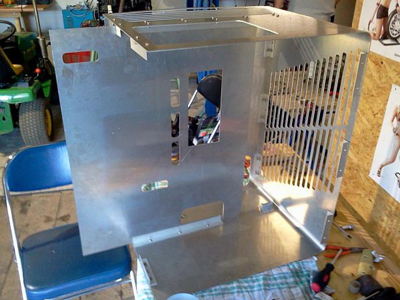 [25/11/2011] Casecon White Giant: Alu-Gehäuse nach Maß für einen Riesen-Radiator (29)