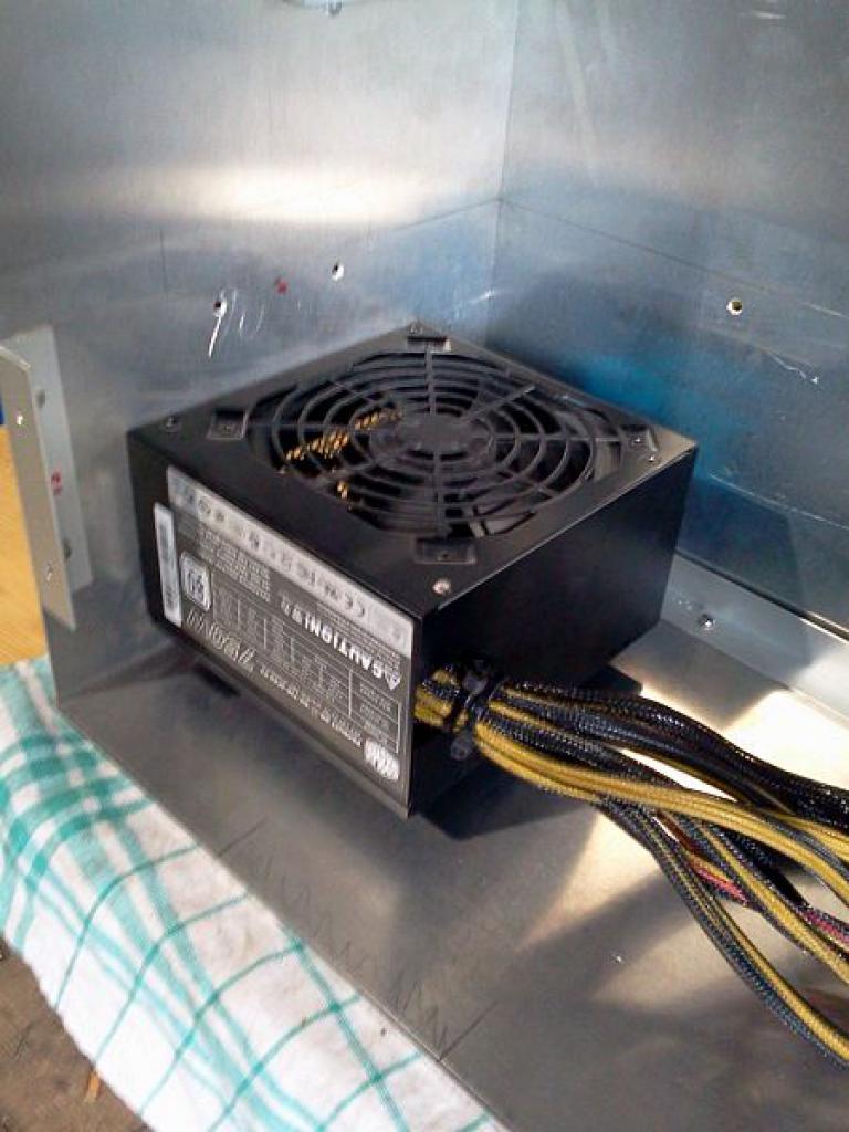 [25/11/2011] Casecon White Giant: Alu-Gehäuse nach Maß für einen Riesen-Radiator (39)