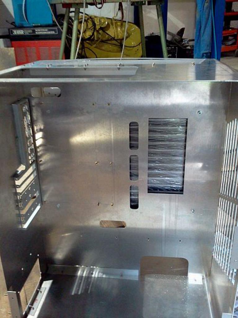 [25/11/2011] Casecon White Giant: Alu-Gehäuse nach Maß für einen Riesen-Radiator (42)
