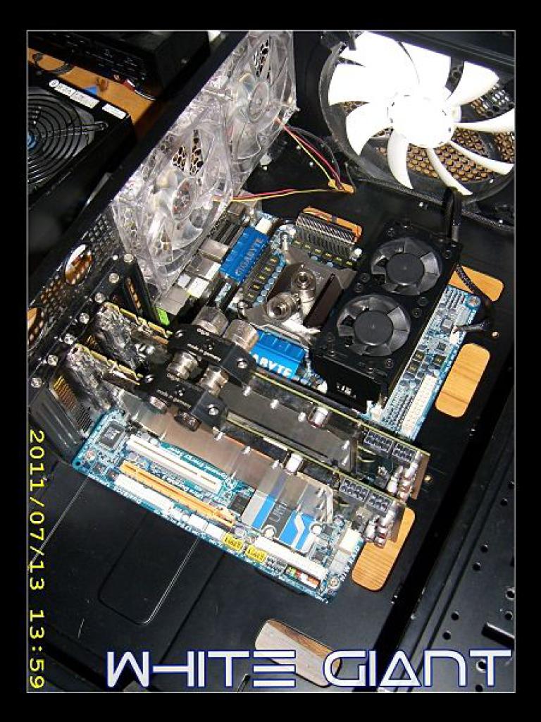 [25/11/2011] Casecon White Giant: Alu-Gehäuse nach Maß für einen Riesen-Radiator (46)