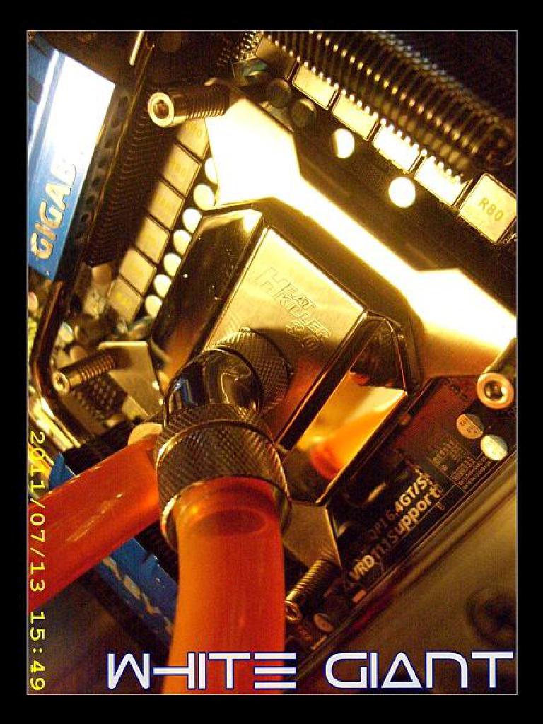 [25/11/2011] Casecon White Giant: Alu-Gehäuse nach Maß für einen Riesen-Radiator (47)
