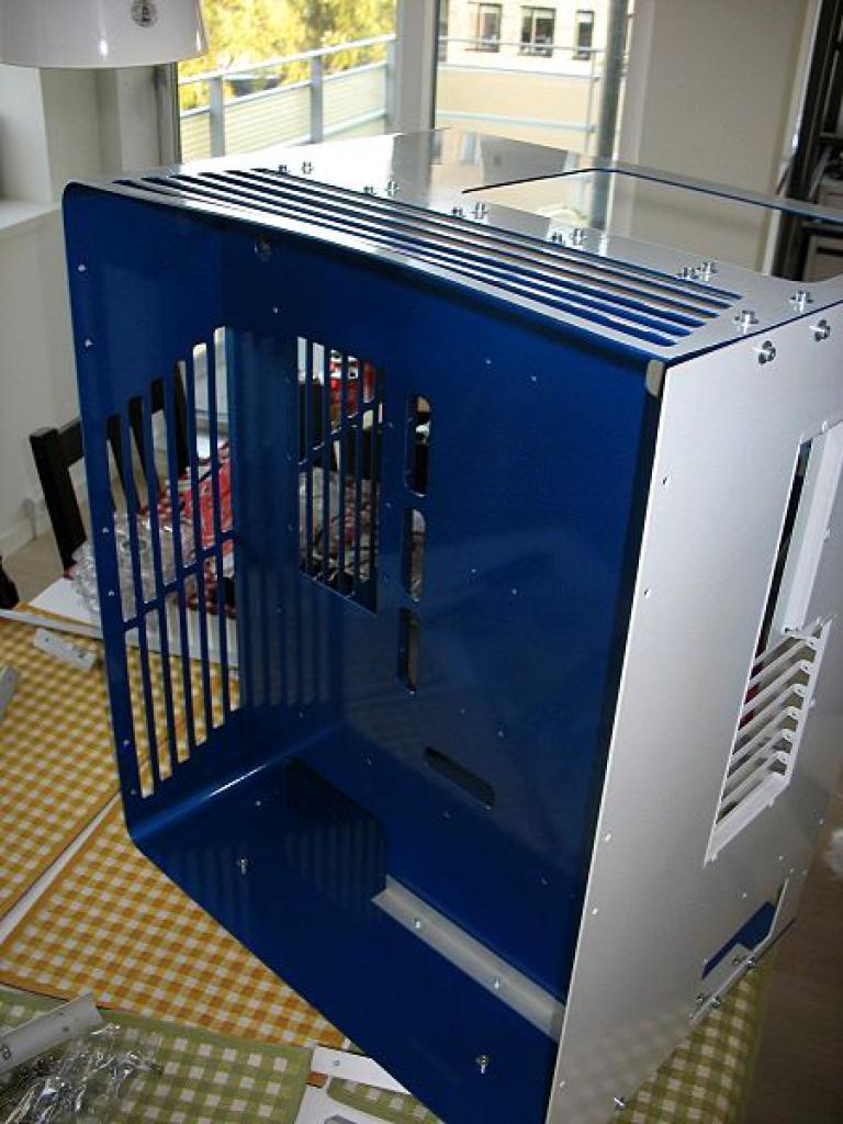 [25/11/2011] Casecon White Giant: Alu-Gehäuse nach Maß für einen Riesen-Radiator (59)