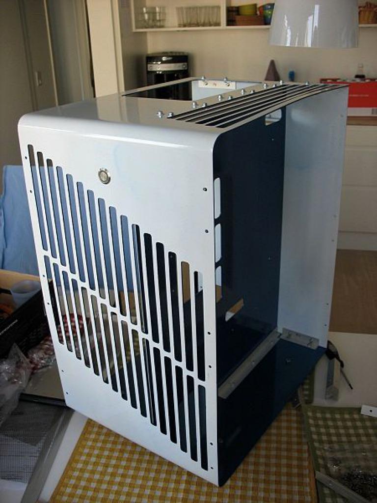 [25/11/2011] Casecon White Giant: Alu-Gehäuse nach Maß für einen Riesen-Radiator (60)