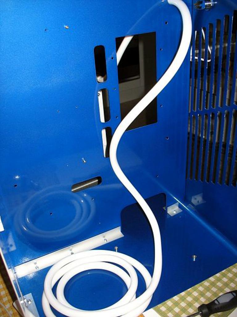 [25/11/2011] Casecon White Giant: Alu-Gehäuse nach Maß für einen Riesen-Radiator (63)