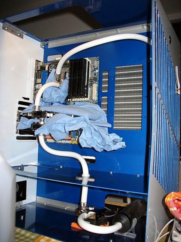 [25/11/2011] Casecon White Giant: Alu-Gehäuse nach Maß für einen Riesen-Radiator (68)