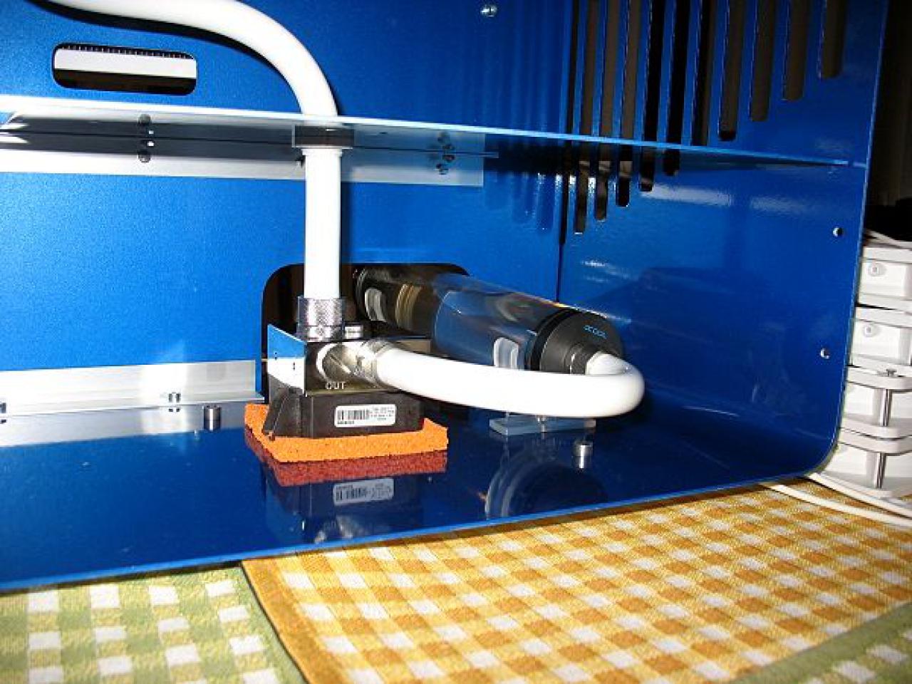 [25/11/2011] Casecon White Giant: Alu-Gehäuse nach Maß für einen Riesen-Radiator (69)