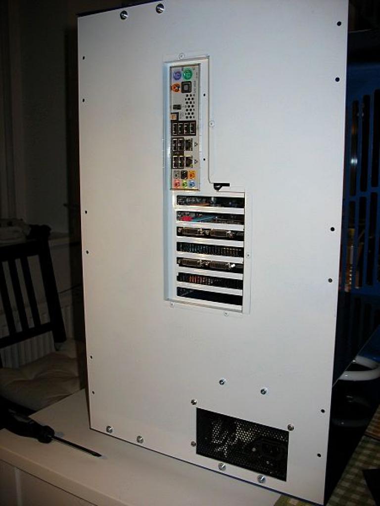 [25/11/2011] Casecon White Giant: Alu-Gehäuse nach Maß für einen Riesen-Radiator (70)