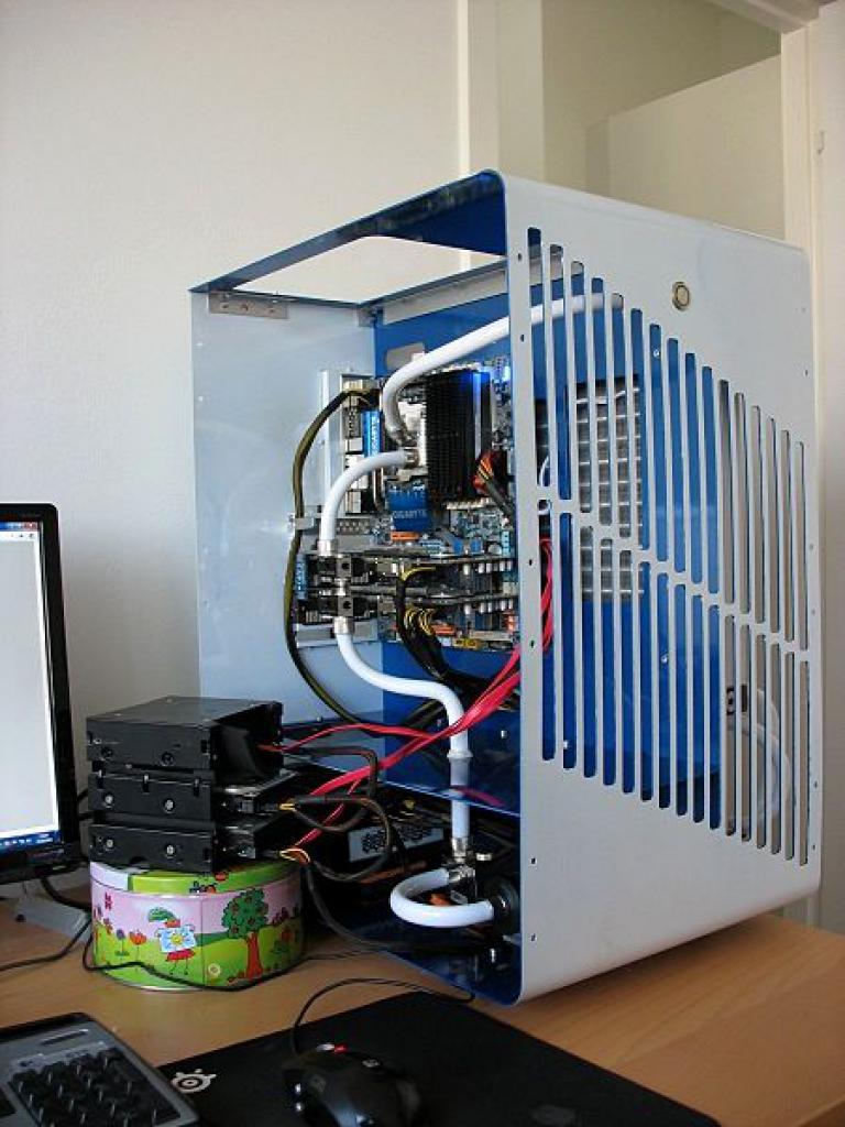 [25/11/2011] Casecon White Giant: Alu-Gehäuse nach Maß für einen Riesen-Radiator (71)